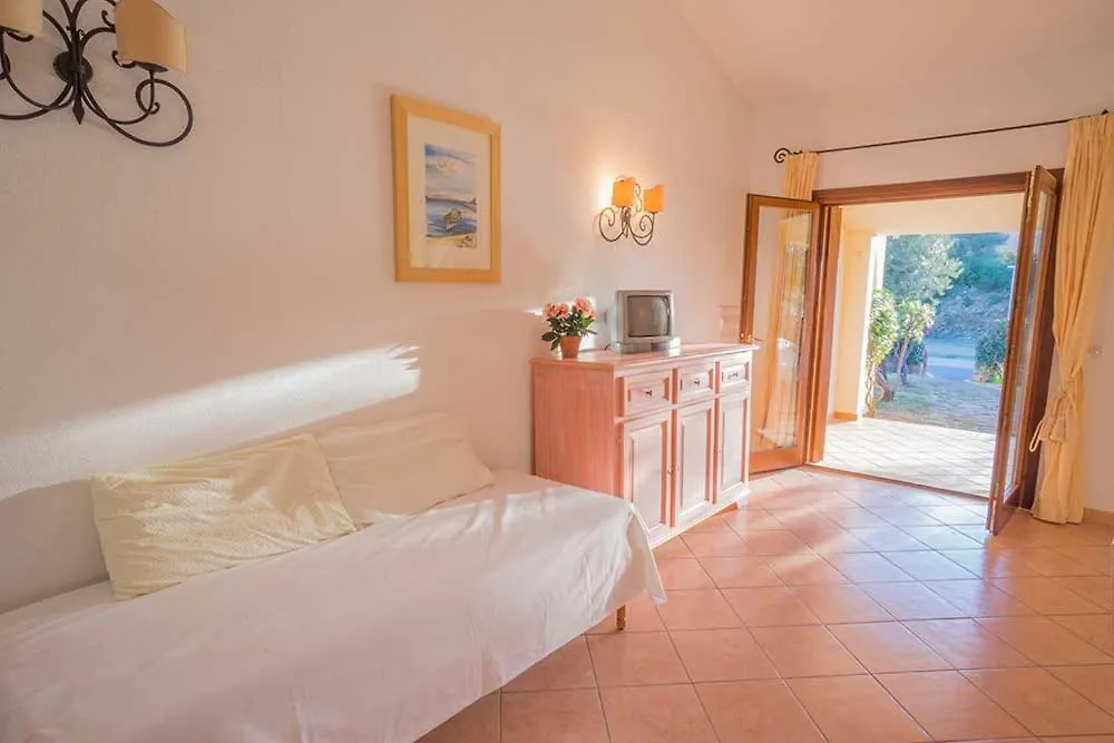 residence baia sant anna con piscina Tanaunella