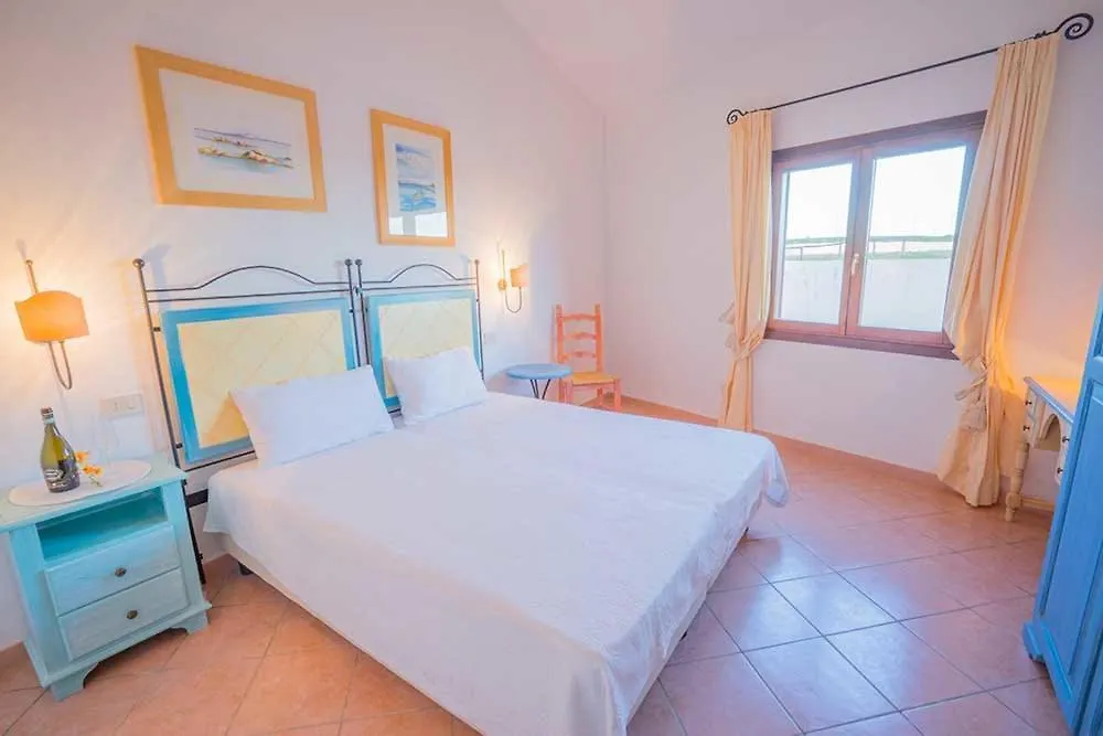 residence baia sant anna con piscina Tanaunella
