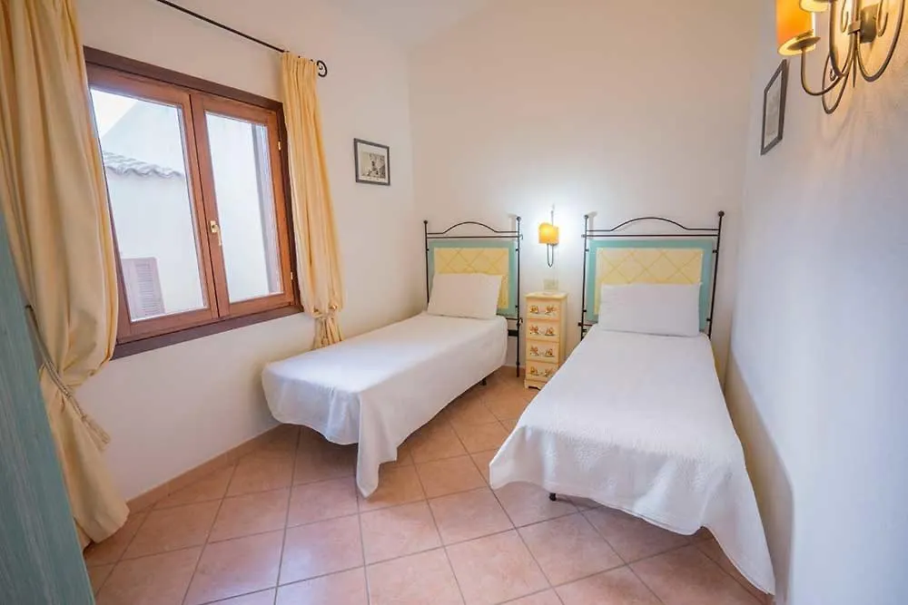 residence baia sant anna con piscina Tanaunella 0*,