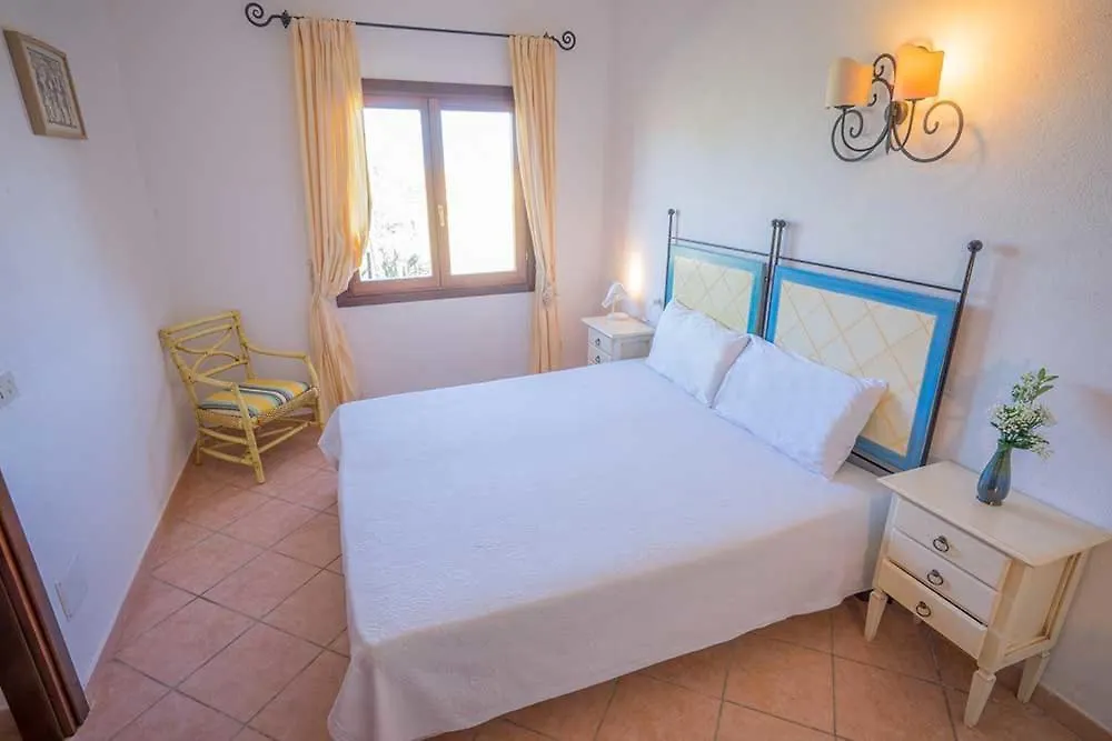 residence baia sant anna con piscina Tanaunella 0*,  Italia